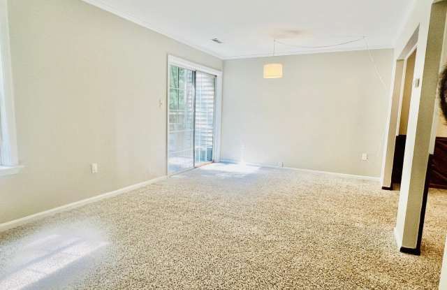 4704 S PARK Court Gallery 2