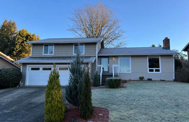 3 Bedroom 2.5 Bath in Desirable Renton Fairwood Greens Gallery 1
