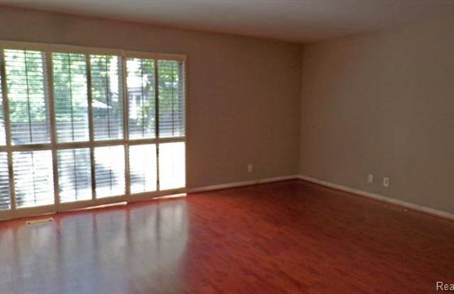 32253 SOUTHFIELD Road Gallery 4