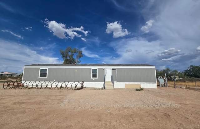 3 bed / 2 bath Home with Large 1/3 Acre Yard - We accept Sec 8 photos photos