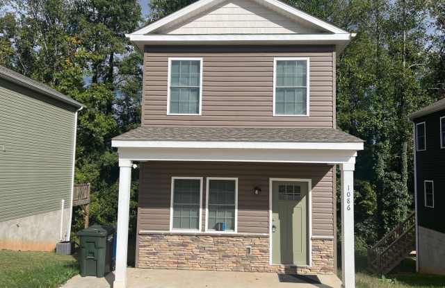 Cozy 3 Bed/ 1.5 Bath Home - 2 Story - Open Floor Plan - Back Deck - Flat Back Yard - 1086 20th Street Northeast, Hickory, NC 28601