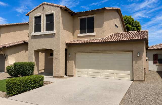 Spacious 3-Bedroom Glendale Home with Garage, Pool & Private Yard *NEW Carpets* Gallery 3