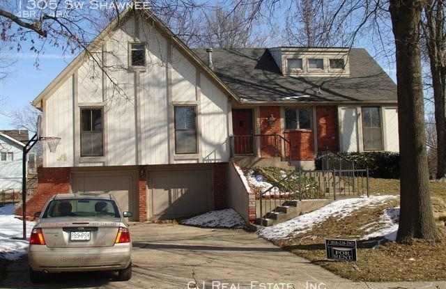 1305 Sw Shawnee - 1305 SW Shawnee St, Blue Springs, MO 64015