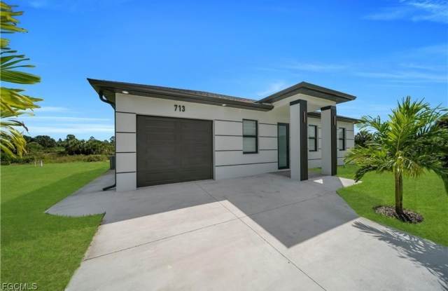 711 Roma Avenue S photos photos