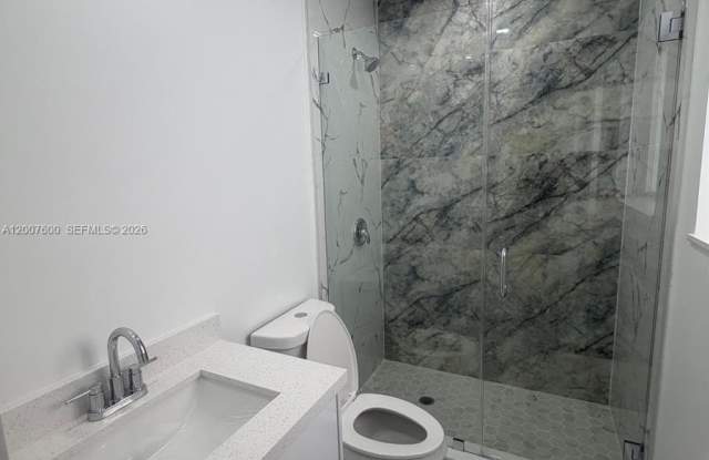 2431 NW 23rd St photos photos