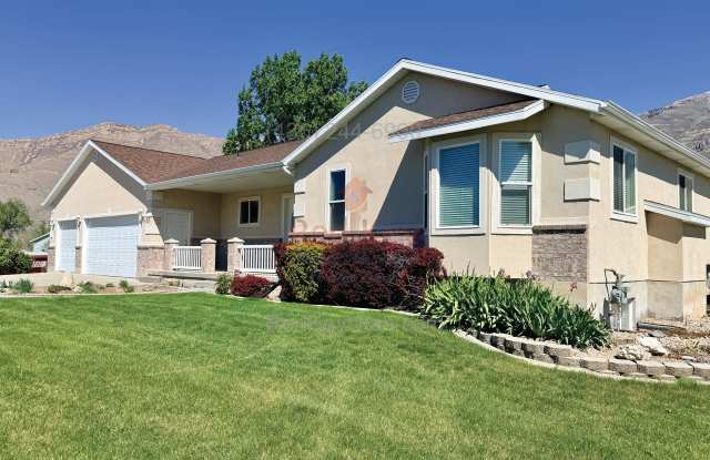 1602 E Breeze Dr photos photos