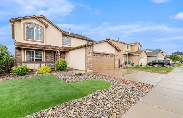 Large 2 Story Home with Full Basement and Yard. Gallery 3