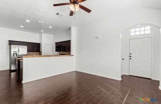 586 Creekside Circle Gallery 3