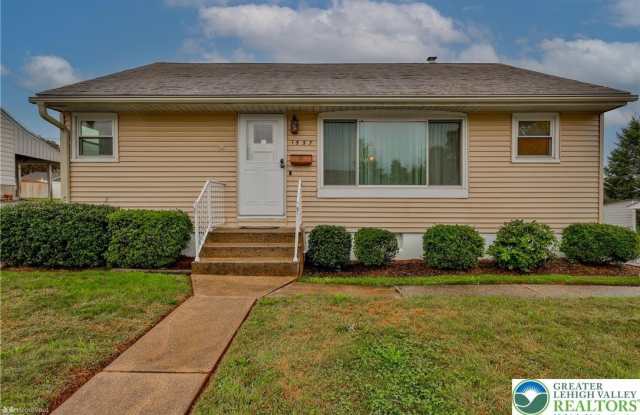 1557 Greenview Drive - 1557 Greenview Drive, Bethlehem, PA 18018
