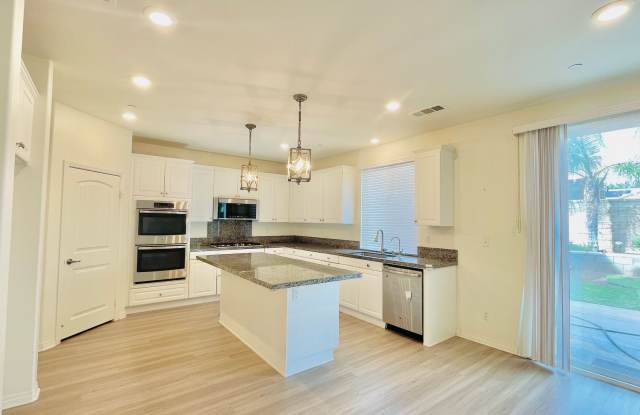 BEAUTIFUL 5BD/3BA-2 Story Home available for rent in Jurupa Valley! Gallery 4