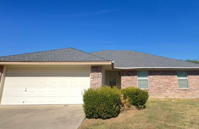 1215 E. Ave H. Nolanville TX.... LONGHORN PROPERTIES. 254-526-0382 photos photos