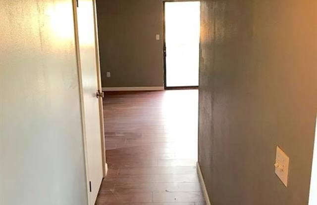 1104 ARROWHEAD Drive Gallery 4