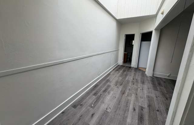 208 North Maple Street - 3 Gallery 3