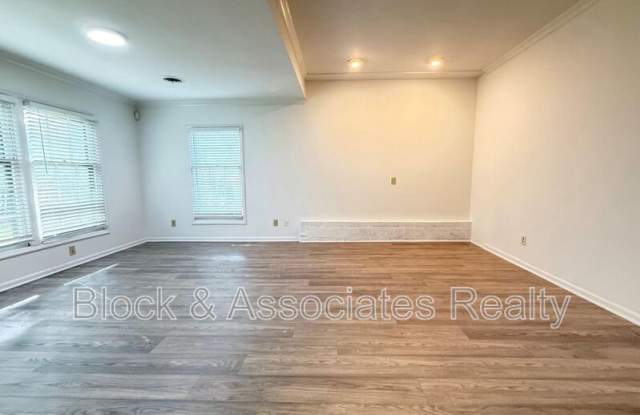 1421-A Lynn Road Gallery 4