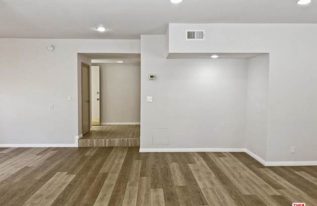 628 HUNTLEY Drive Gallery 2