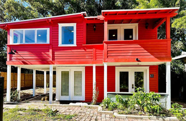 Charming 1 bed 1 Bath Single Family House in a Unique Setting Gallery 1