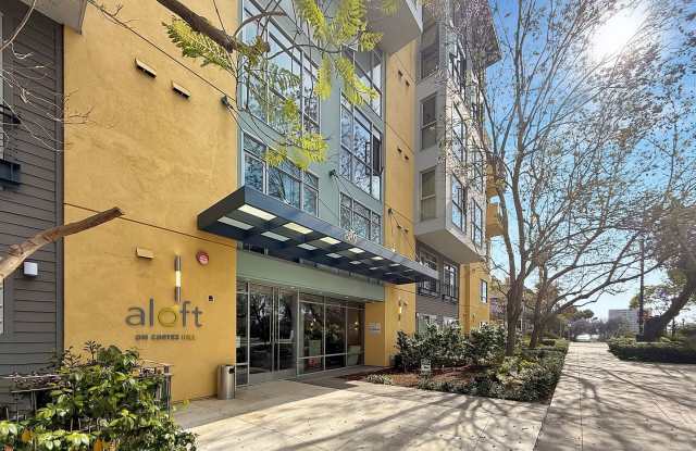 Gorgeous Studio w/ Swimming Pool  Reserved Parking! - 889 Date Street, San Diego, CA 92101