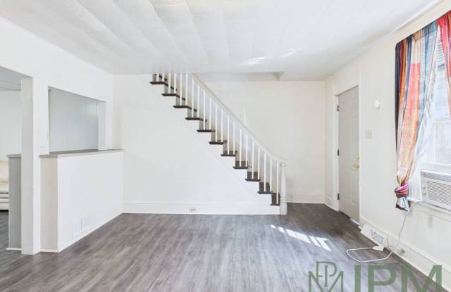 1/2 Off First Months Rent! Available Now! 3 Bedroom, 1 Bath Home in York, Pa! photos photos