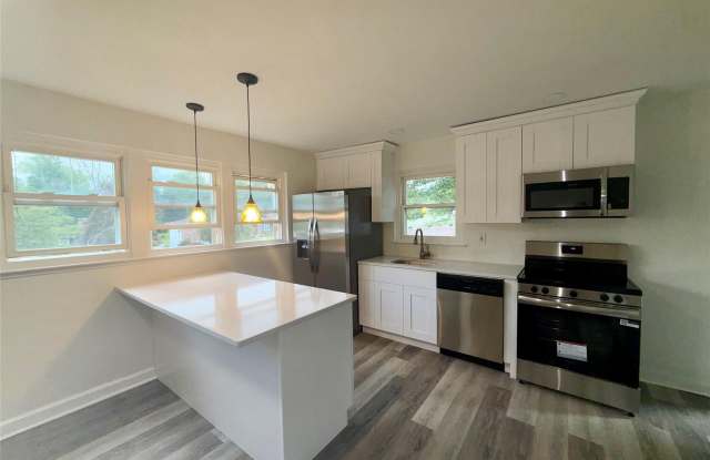 11 Willow Lane - 11 Willow Lane, New Windsor, NY 12553