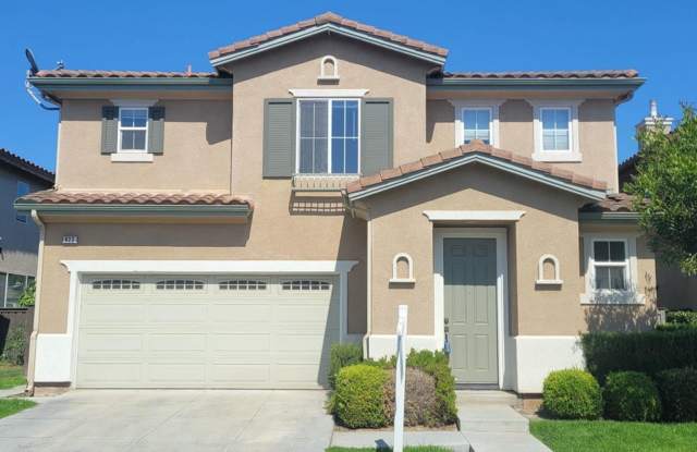 Gated Tesoro Community in Oxnard - 5 bdrm 5 bath Home - $5500 Gallery 1