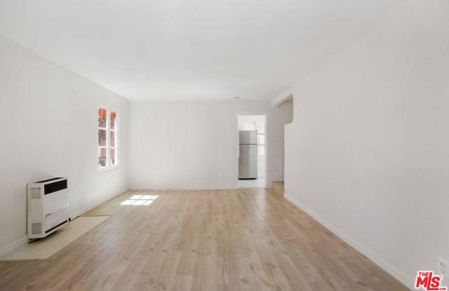 1121 North GARDNER Street Gallery 2