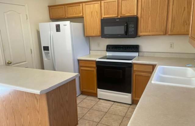 Charming 3 bedroom 2 bath in a convenient community that is close to everything. Gallery 3