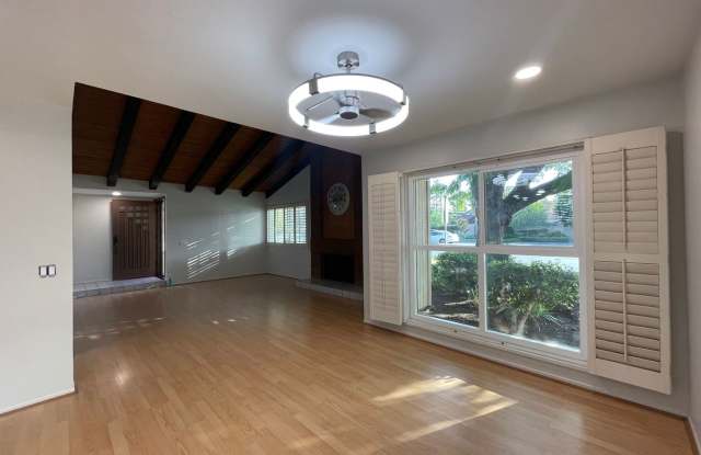 AVAILABLE NOW:  BEAUTIFUL 3BD/ 2BA DETACHED CONDO Gallery 3