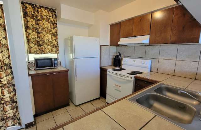 Tranquil 1 Bedroom Apartment Located in the Makaha Valley Towers Complex. Gallery 4