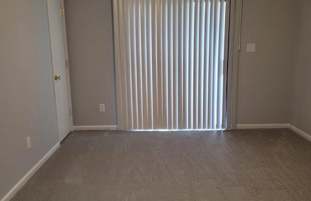 2 Bedroom, 1 bath apartment - Downstairs Unit Gallery 3