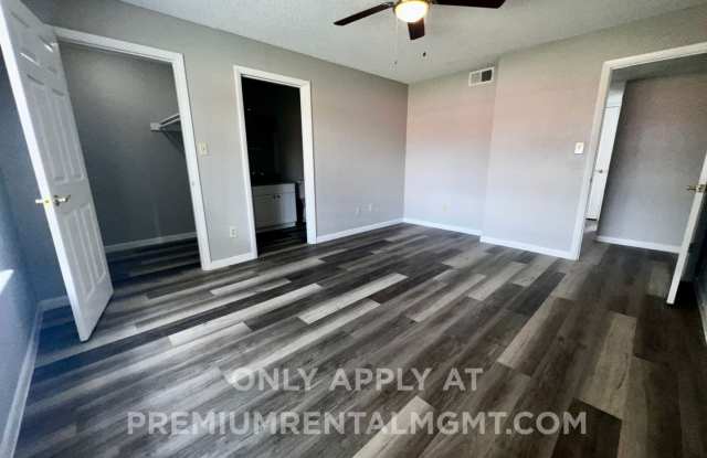 3/2 Regency Gardens 1st Floor Condo with New Plank Fooring, Stainless Appliances, and Fresh Paint! Gallery 3