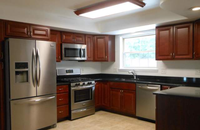 10 LAUREL TERRACE Gallery 3