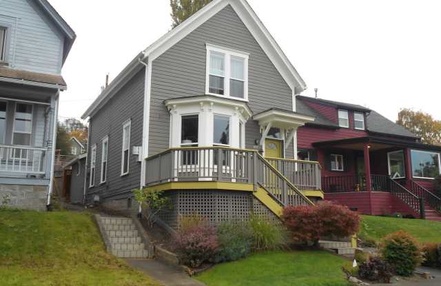 RENT NOW! Three Bed, One bath home PLUS bonus room! photos photos