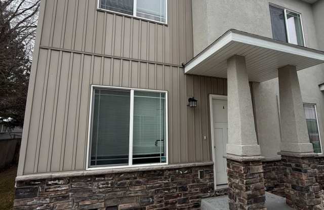 690 Saturn Ave photos photos