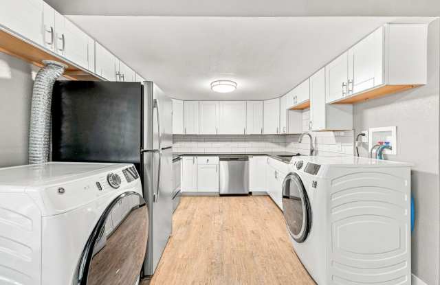Beautifully Renovated 3 Bedroom Apartment with Private Balcony, In-Unit Laundry & A/C Gallery 1