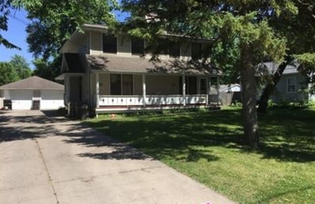 3121 52nd St - 3121 52nd Street, Des Moines, IA 50310