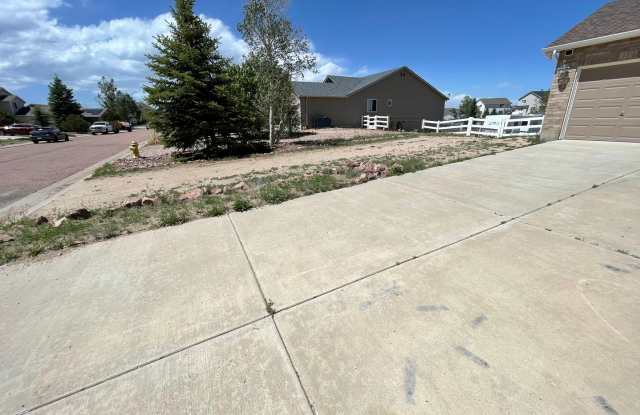 NEED RV PARKING & 1/2 ACRE? LOCATED IN PEYTON!!! Gallery 3