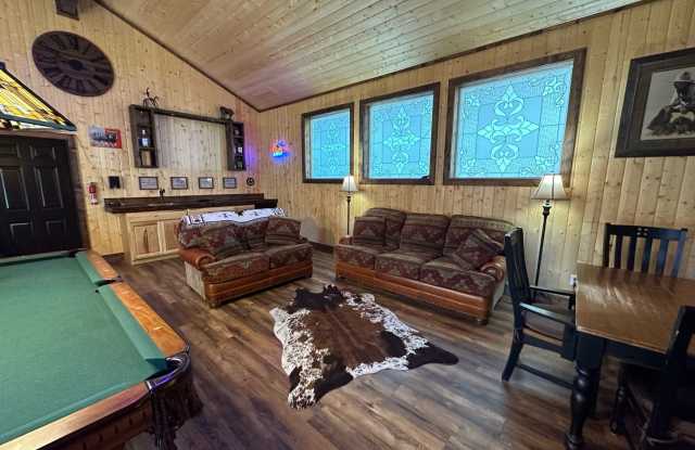 Studio Apartment in Deschutes River Woods Gallery 4