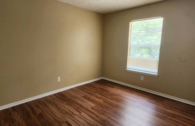 1135 Caliente Dr - 2 Gallery 2