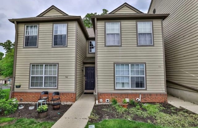 Mayfair of Montgomery - 10555 Montgomery Rd, Montgomery, OH 45242