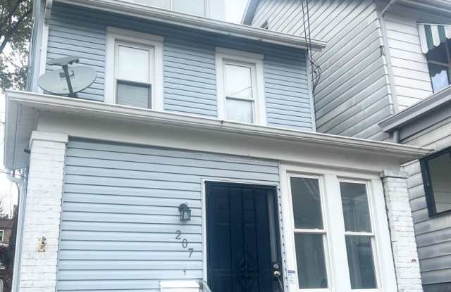 Spacious 3 bed, 2.5 bath Single Family home in Carrick- New Flooring and Paint, Available Immediately! photos photos