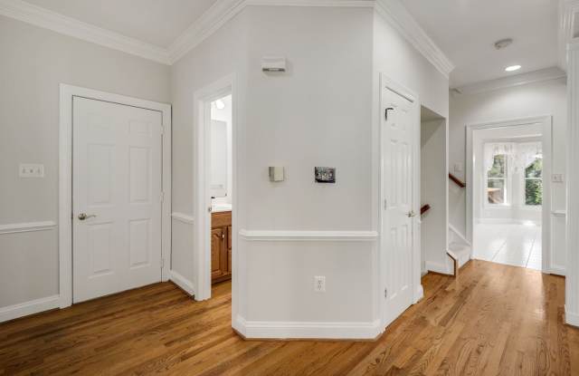 3 Bed 2 Full Bath 2 Half Bath - Silver Spring Colonial - Military clause supported Gallery 4