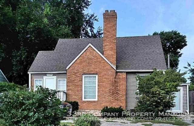 5208 Roe Boulevard - 5208 Roe Avenue, Roeland Park, KS 66205