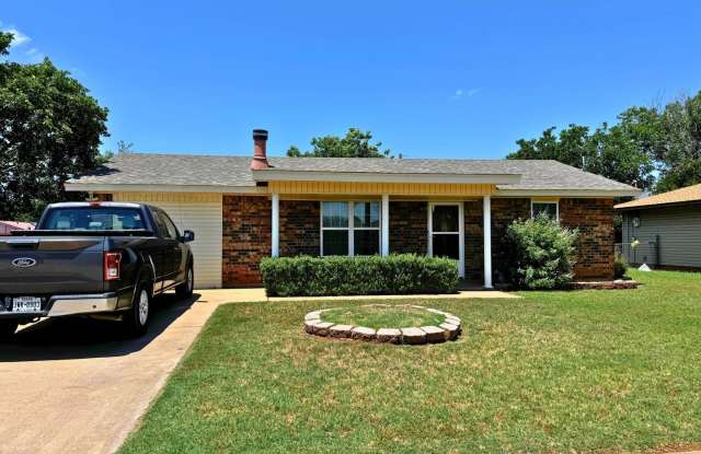 4 Bed 1.5 Bath corner-lot home with 18x20 shop in City View! photos photos