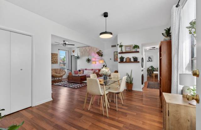 2545 Oak Street photos photos