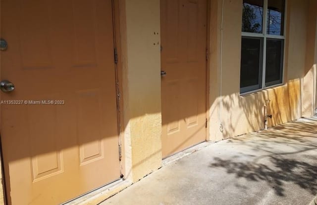 4224 SW 63rd Ave - 4224 Southwest 63rd Avenue, Davie, FL 33314