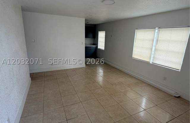 753 SW 3rd Pl Gallery 2