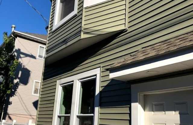 435 William St 1st Flr - 435 William St, Harrison, NJ 07029
