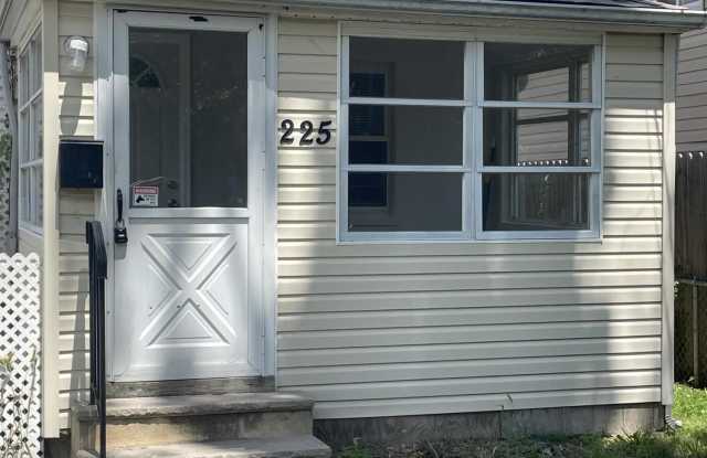 225 Seeley Avenue - 225 Seeley Avenue, Keansburg, NJ 07734