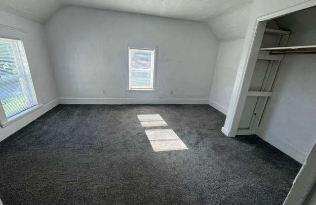 131 West Lordeman Street Gallery 2
