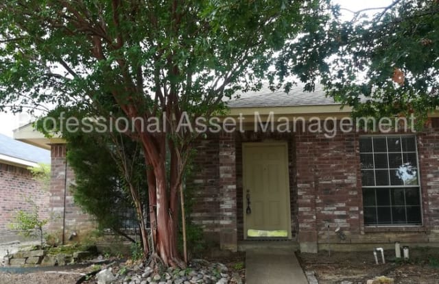 940 Crestwood Drive - 940 Crestwood Drive, Cedar Hill, TX 75104